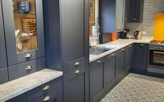 Newly Refurbished 2nd Floor Apartment Lil Nauti