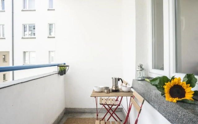 oompH Warsaw Central 3-bedroom Flat