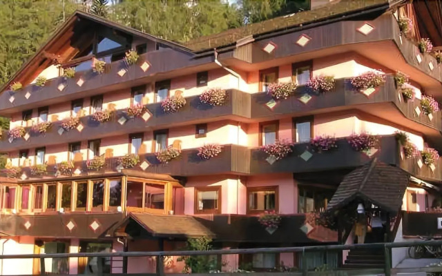 Luna Wellness Hotel