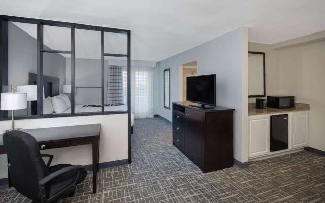 La Quinta Inn & Suites by Wyndham Atlanta Airport South