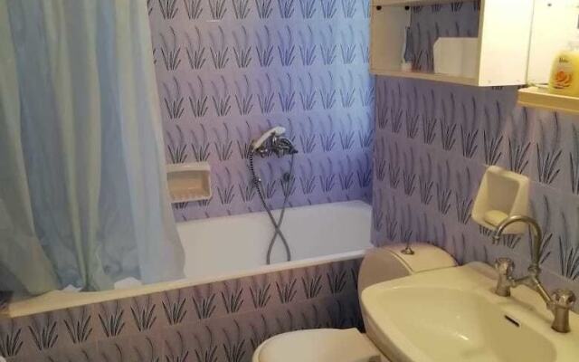 Spacious 3 Bedroom 5bed Apartment - Adults Only