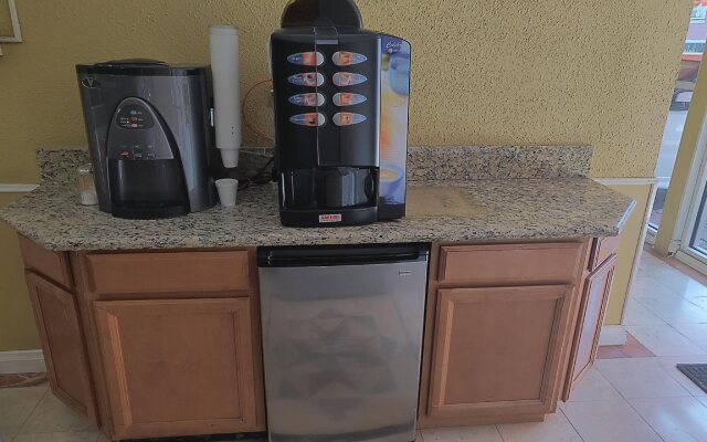 Metropolitan Inn & Suites