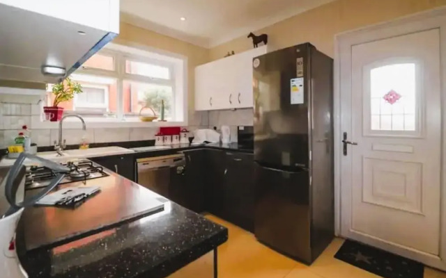 Sherbourne Retreat - 4 Bedroom House in Blackpool