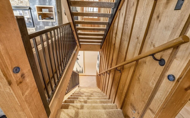 Red Feather 5 Bedroom Home by Redawning