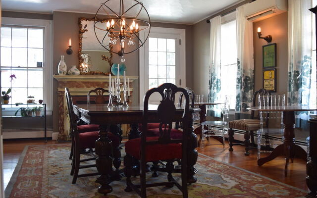 The Applewood Manor
