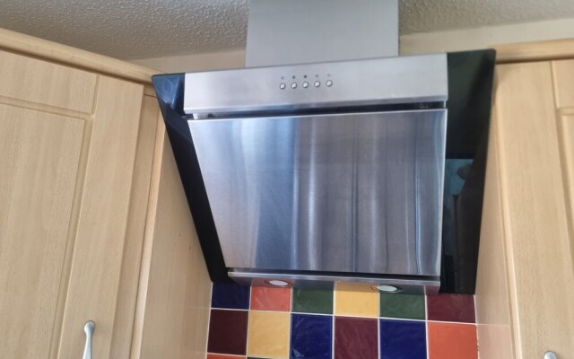 Lovely 2 Bedroom Apartment With Private Parking