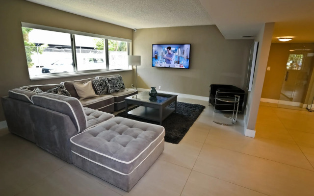 NUOVO Miami Apartments at Coconut Grove