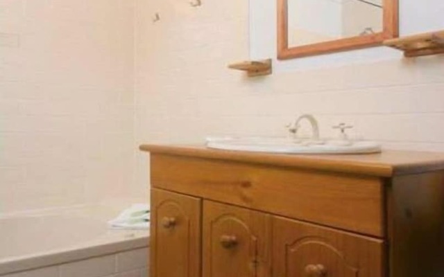 Barrington Wilderness Cedar Lodge Accommodation
