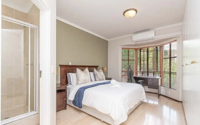 Peaceful Sandton Townhouse in Gated Community