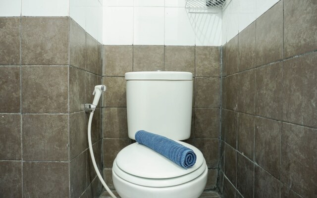 Best Comfy and Modern 2BR Green Pramuka Apartment