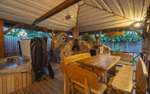 Brook Barn with Sauna & Hot Tub