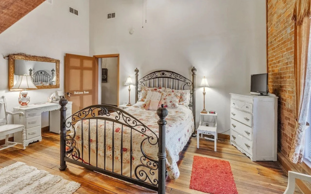 Dickinson Room by Main Street Bed & Breakfast