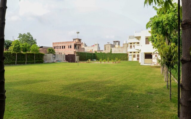 OYO 17014 Moti Mahal Lawn