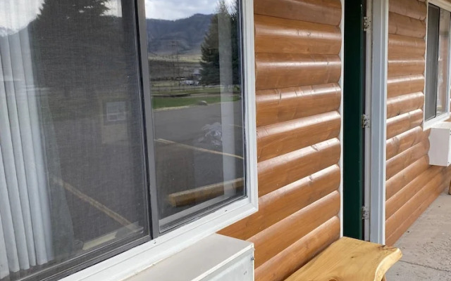 Green Creek Inn and RV Park