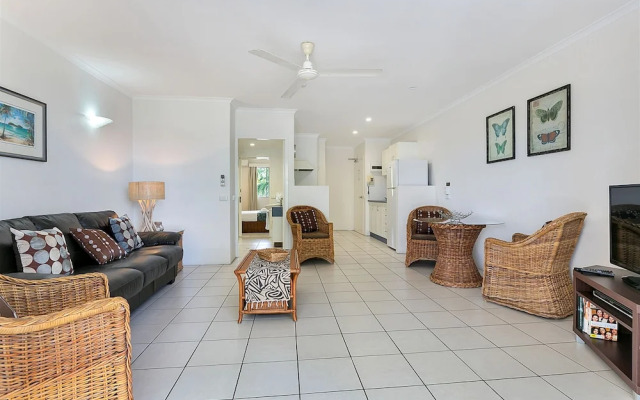 Hibiscus On Palm Cove at Marlin Waters