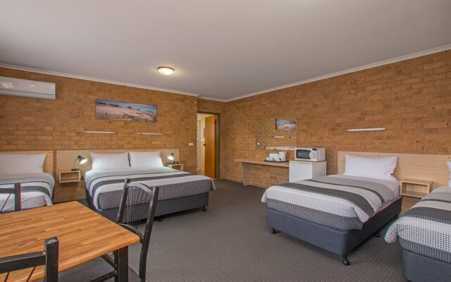 River Street Motel