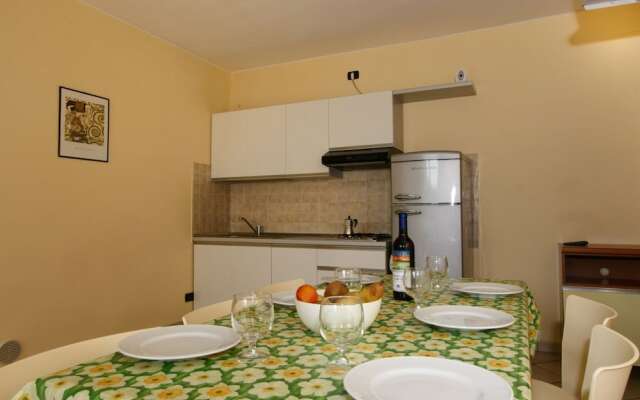 Apartment with Pool near Sea