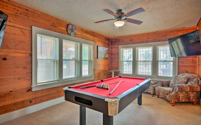 Inviting Lubbock Home > 1 Mi to Downtown