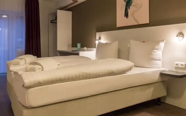 Hotel West