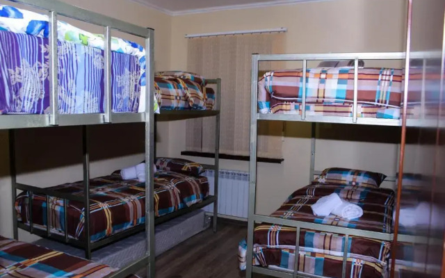 Bee Lucky Hostel and Tours