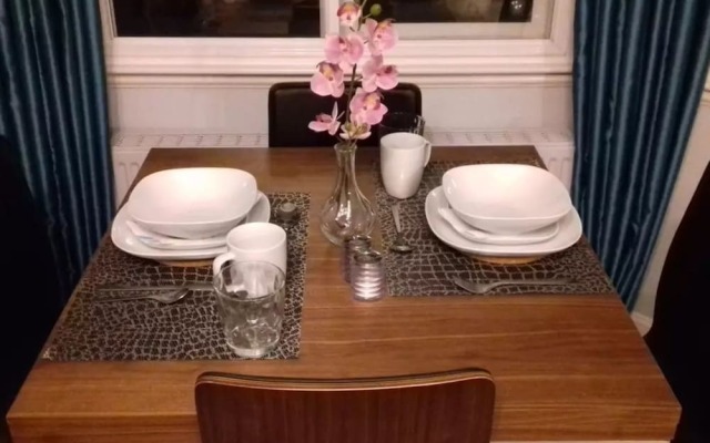 Two Bedroom Apartment Near Haymarket