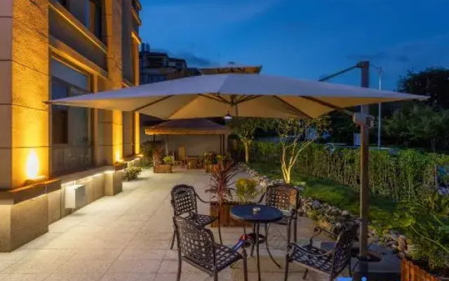 Fallingwater Bay Hotel
