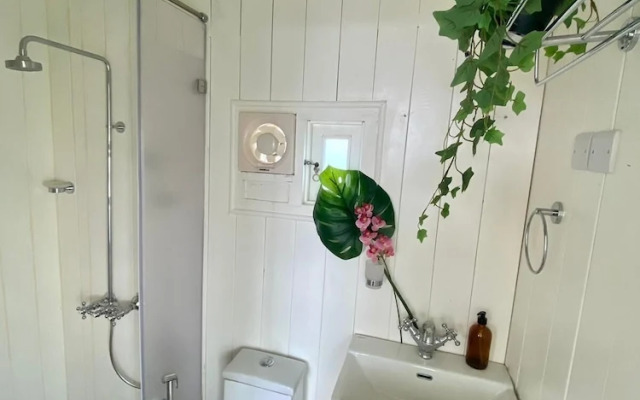 The Hide At Manton Bay Glamping Retreat