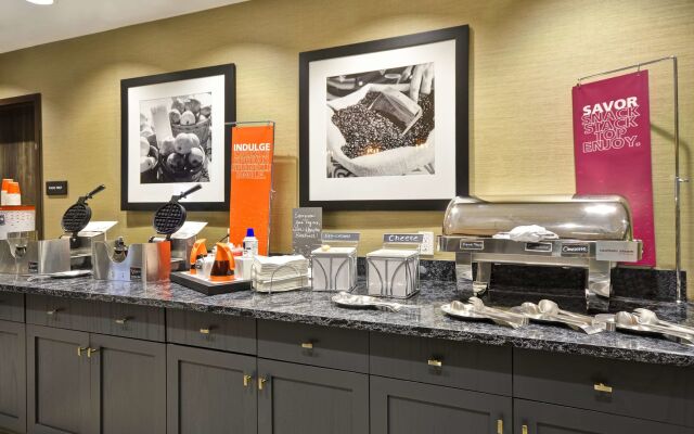 Hampton Inn & Suites Detroit/Warren