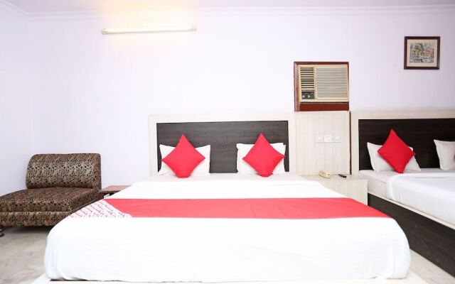 OYO 11858 Hotel Shiv Murti Grand