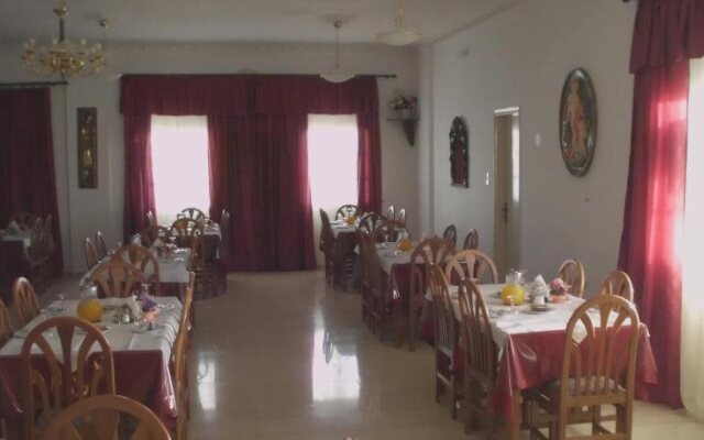 Nikos Hotel
