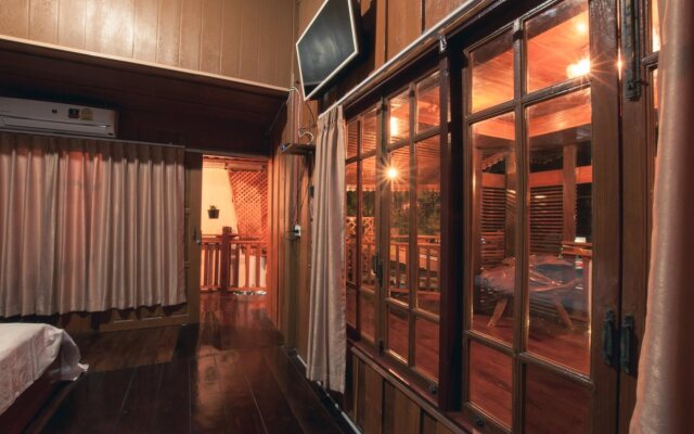 The History Cafe' & Guesthouse
