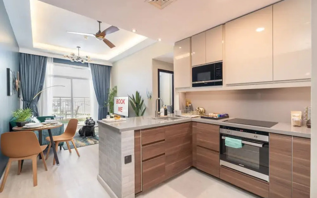 Calm 1-bedroom With Relaxing Balcony Atmosphere in Liwan