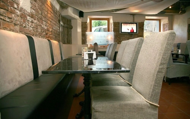 Hanza Hotel
