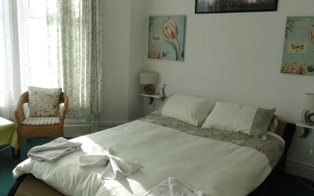 100 Pipers Hotel