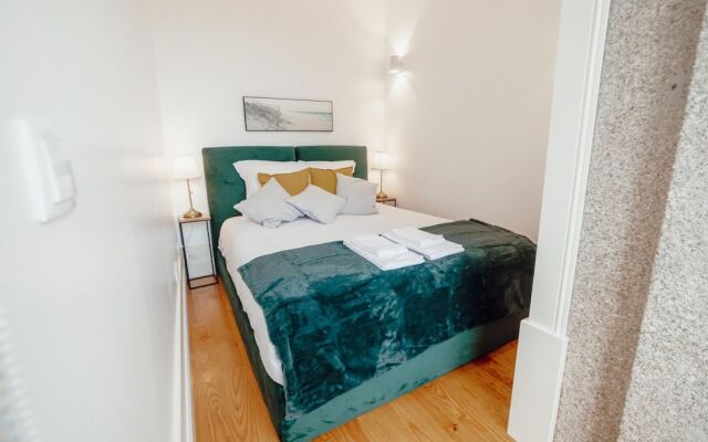 Downtown Premium Apartment by Vacationy