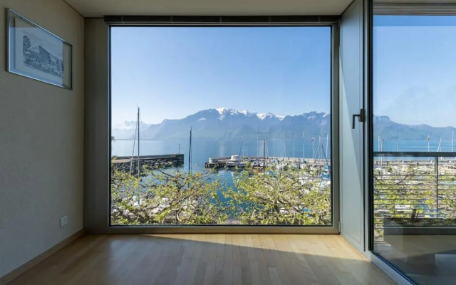 Lakeside Apartment with panoramic view on the lake