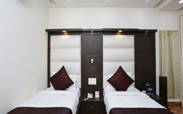 OYO 14389 Diplomat Suites