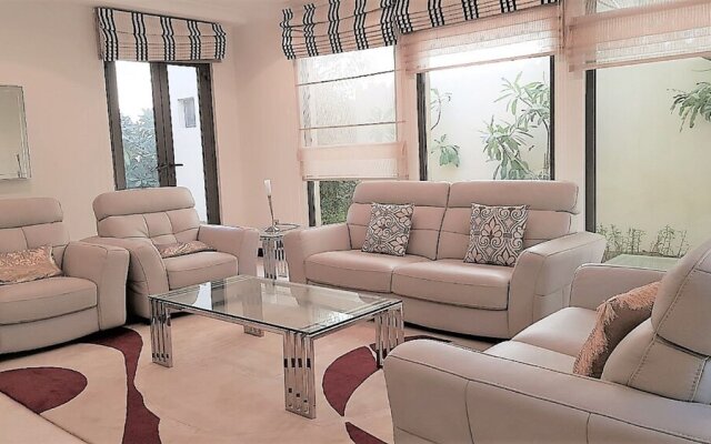 Short Booking - Luxury Albergo Villa