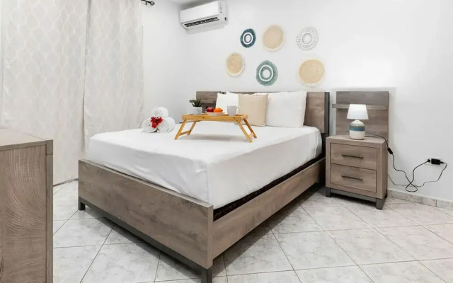 Cozy 3BR Town Home in Gated Community Palm Beach