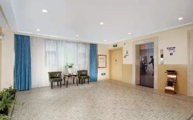 Vienna Hotel (Yiyang Anhua Branch)