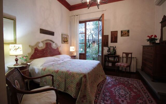 Domus Giorgio Authentic 1600's apt with Stunning Garden and Rooftop