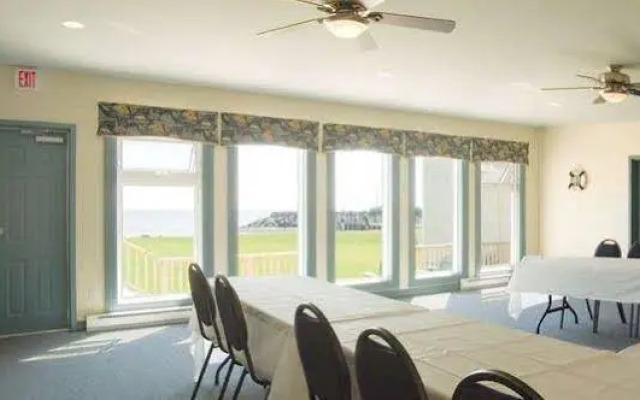 Parkland Village Inn