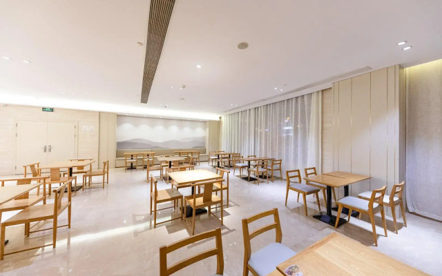 JI Hotel (Shanghai Jiangqiao National Exhibition Center Jiayi Road Subway Station)