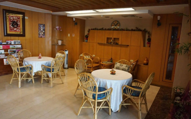 Riverside Hotel