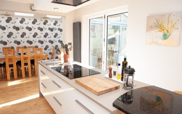 4 Bedroom House in Village Edge of Bath