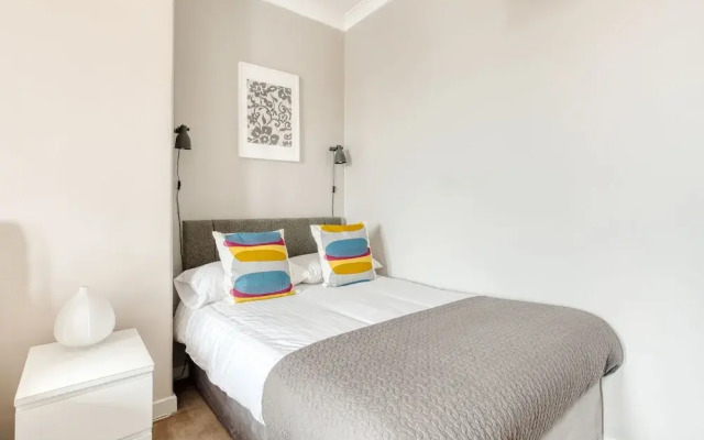 Bright One Bedroom West End Apartment