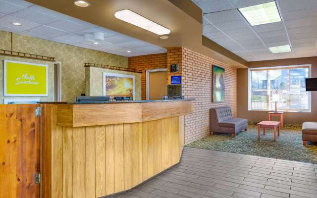 Days Inn by Wyndham Breezewood
