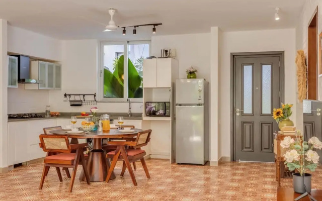 Stylish 2BR w Pool Near Candolim and Coco Beach