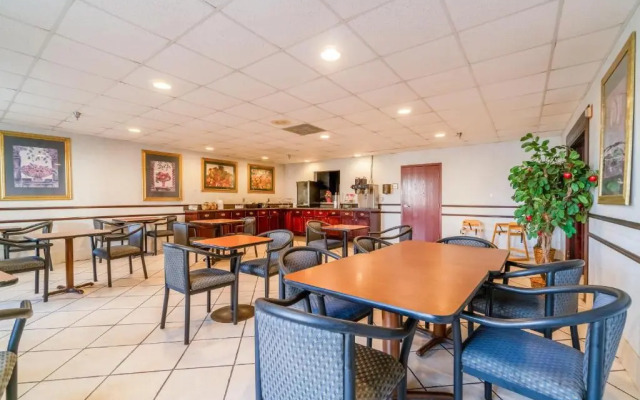 Ark Suites By OYO Jonesboro I-555