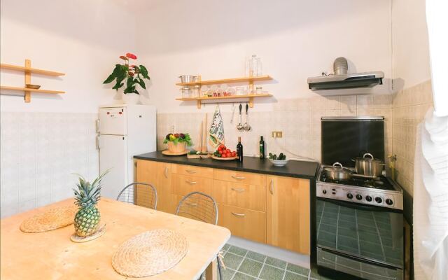 Bright and quiet Halldis apartment with small balcony